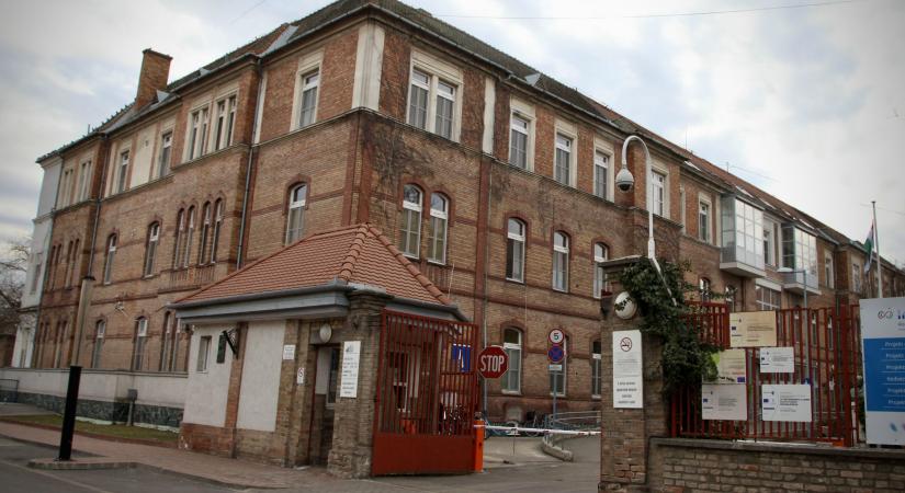 Kötelező a maszk a vásárhelyi és a makói kórházban, valamint a szakrendeléseken