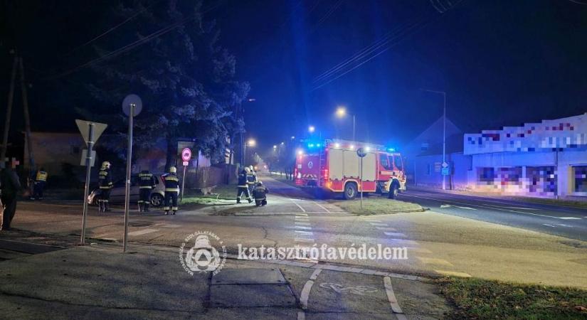 Egyik baleset a másik után: helyszíni fotókon a komáromi baleset