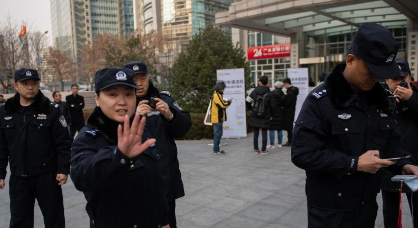 Kína újra nekimegy a kriptónak: már a stabilcoinok is célkeresztben