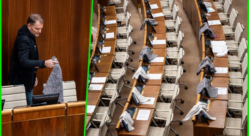 Rongyok a parlamentben: Nem sikerült leváltani Rážt, Matovič nem kímélte a koalíciót