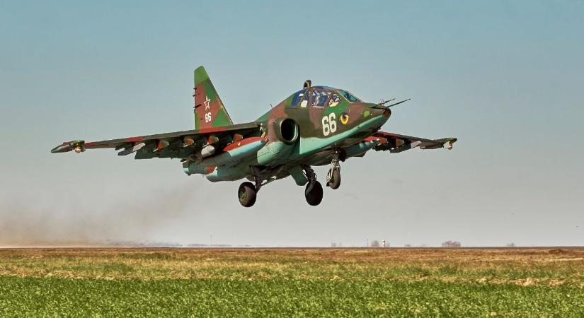 Eddig nem látott szörnyet gyúrtak össze – fotókon a halálos ragadozó, elképesztő a tűzereje