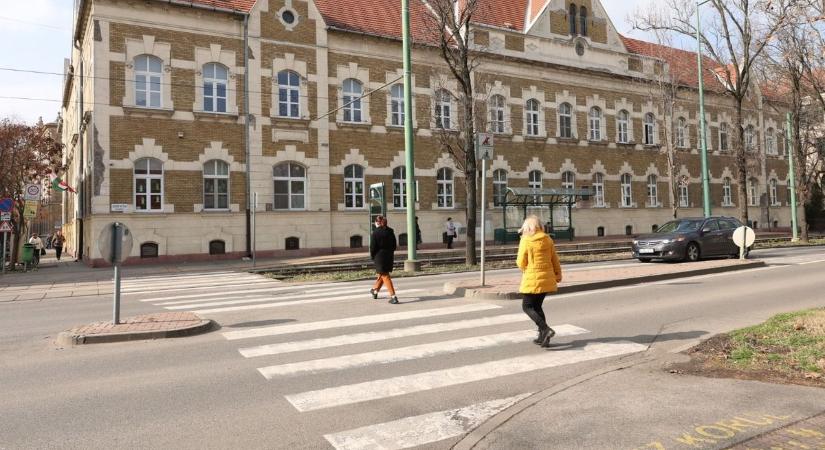 Benzint locsoltak szét társasház alagsorában, a lakók szerint ez csak a csúcsa annak, ami hónapok óta rettegésben tartja a környéket