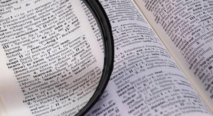 Paraszociális, rage bait, 67, vibe coding és AI slop - mit jelentenek a 2025-ös év szavai?