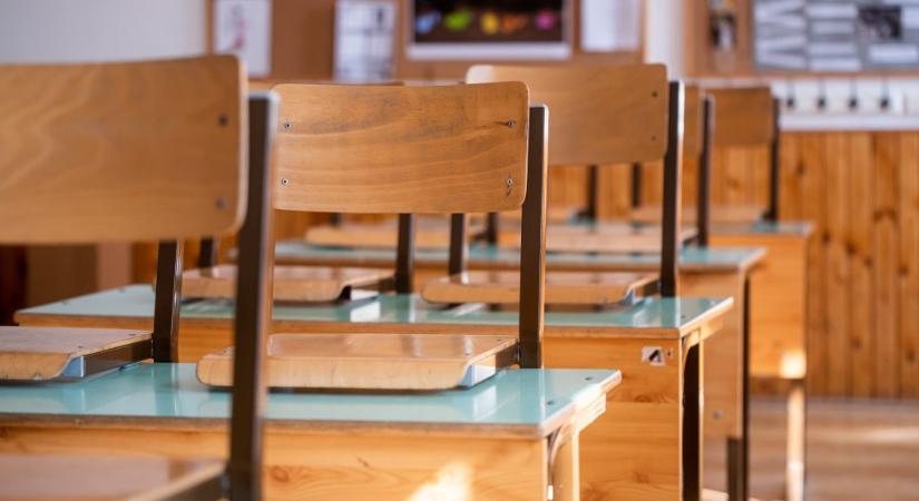 13 éves kislánynak küldhetett fotót a nemi szervéről egy debreceni tanár