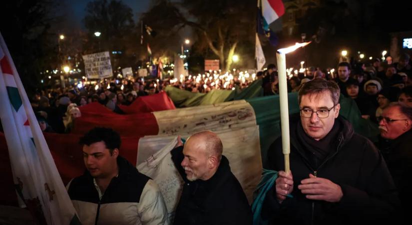 A főváros fizetőképtelenségét kimondó határozattal vonulnak Karácsonyék a Karmelitához