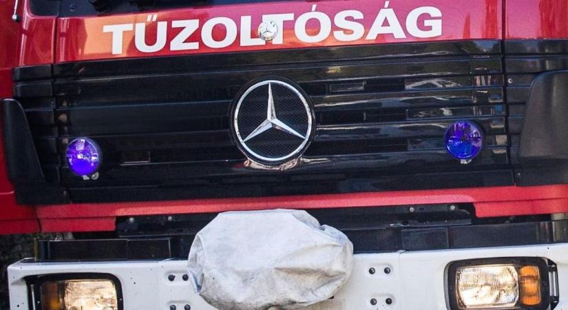 Kigyulladt üzlethez riasztották a bakonyi tűzoltókat