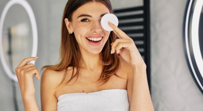 Itt az igazi ok, amiért soha nem szabad sminkben aludnod