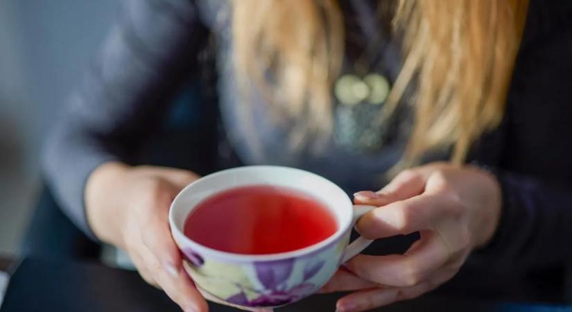 A harvardi orvos figyelmeztet: ha így isszuk a teát, azzal ártunk a májunknak és a bélrendszerünknek