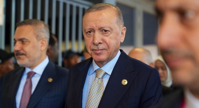 Török elnök: elfoglalhatatlanok a fekete-tengeri kereskedelmi hajók elleni támadások