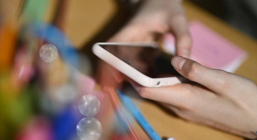 A nemi szervéről küldhettett képet egy debreceni pedagógus egy 13 éves diáklánynak