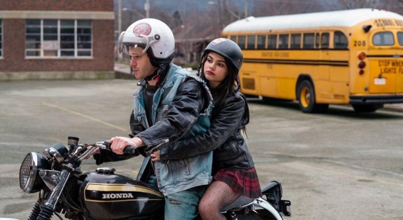 A félelem utcája: A bálkirálynő: Hú, de sokan lehúztátok - Felejtsd el Hitchcock szorongató csikorgását, indítsd el a JVC magnót, és élvezd a vérben úszó bálterem dinamikus show-ját! ;) (kritika)