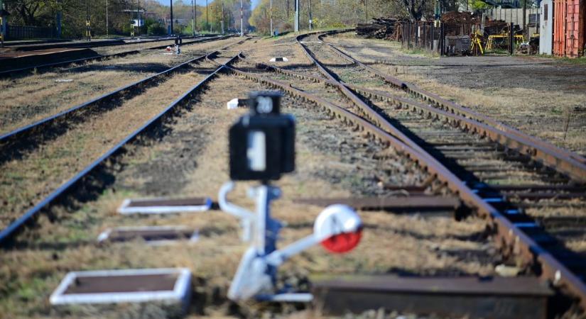 Negyedik vonatgázolás egy nap alatt: elsodort a személyvonat egy embert Mátészalkán