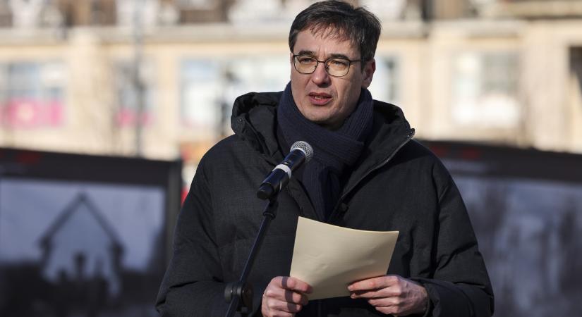 Tüntetők vonultak a Karmelita kolostorhoz