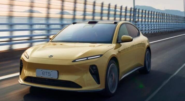 Vezeték nélkül tölthetjük az elektromos autóinkat ezeken az utakon – ráadásul menet közben!