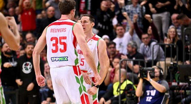 Belgiumban is nyert, élre állt a férfi kosárválogatott