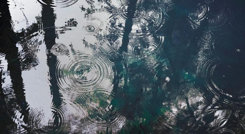 Időjárás: Jó darabig velünk marad a köd és a szitálás