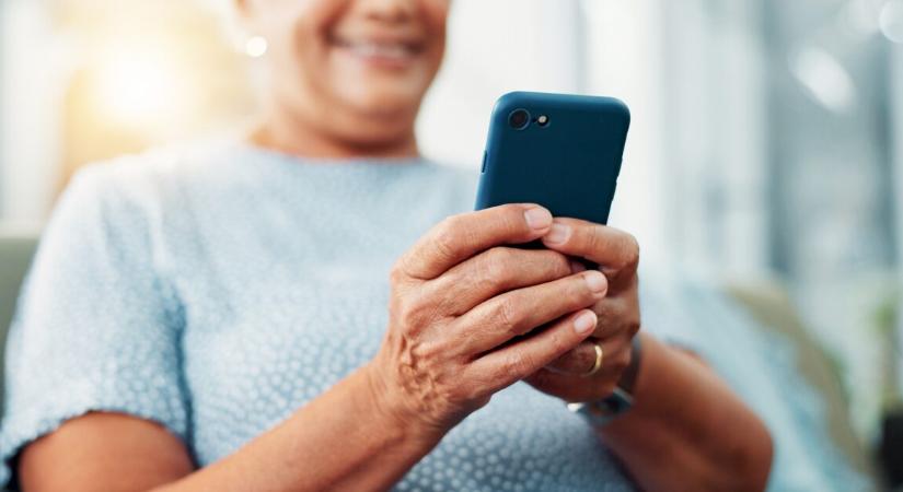 Kiakadt a 27 éves férfi, miután kiderült, az anyja olvassa a barátnőjével váltott üzeneteit