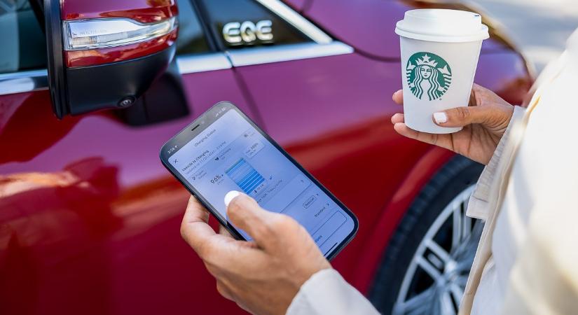 Kávé lehúzva, akku feltöltve: elkészült a Mercedes és a Starbucks első közös töltőállomása
