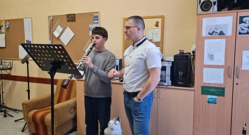 Hangok, amelyek hidat építenek: a zene ereje az emberi kapcsolatokban – interjú