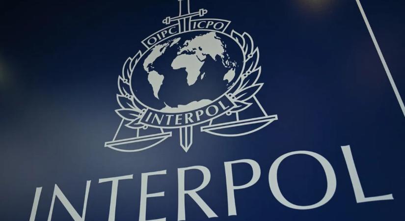 Boldog karácsonyt, 24 órás felügyelettel - megint képeslapot kapnak a legkeményebb bűnözők a rendőröktől