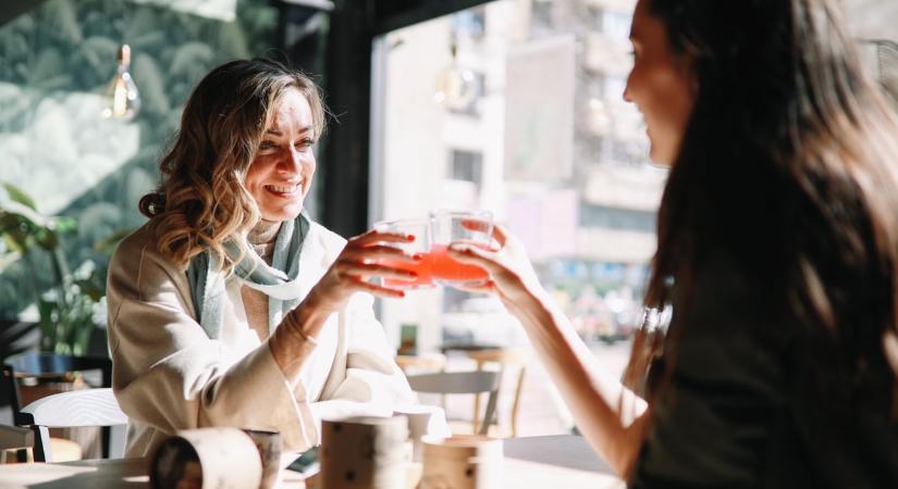 Ebből a 3 jelből eldöntheted, hogy a barátnőd titokban féltékeny rád