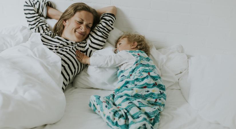 Aludjon jól a baba: így válassz hálózsákot