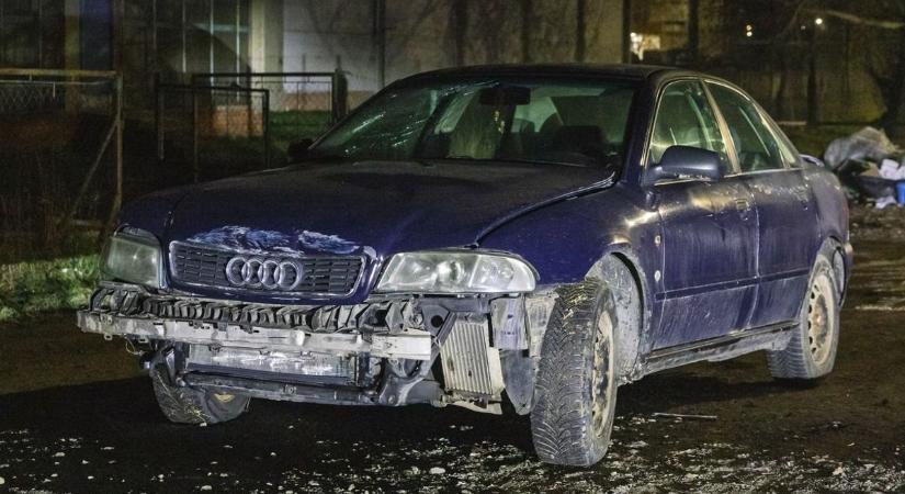 Bürleszkfilmbe illő jelenetekkel próbált meg autót lopni egy ittas férfi