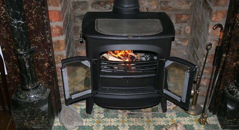 Ezzel fűt a fél ország, pedig életveszélyes