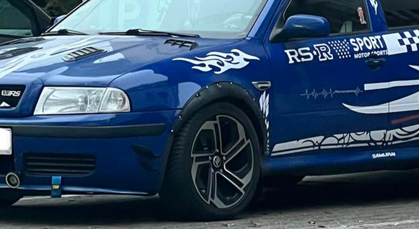 Ez a magyar skodás megvette az összes matricát a Temuról, bár ne tette volna