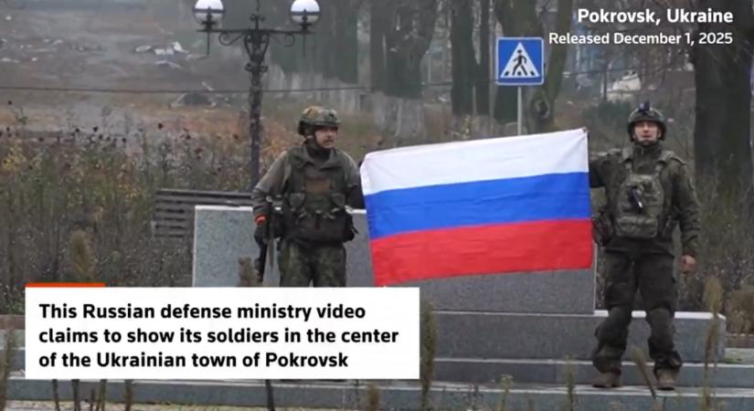Orosz zászló leng Pokrovszk belvárosában, az oroszok szerint elfoglalták a várost