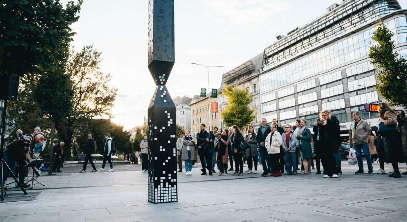 Találkozópont és Monolit – Kódolt üzenetek a Blaha Lujza téren