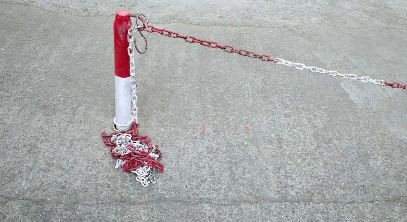 Kevesebb parkolót használhatnak az autósok egy ideig