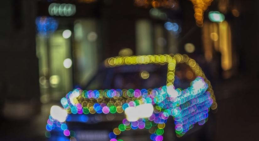 Autók százai világítják be a térséget, hogy reményt vigyenek a nehéz sorsú családoknak