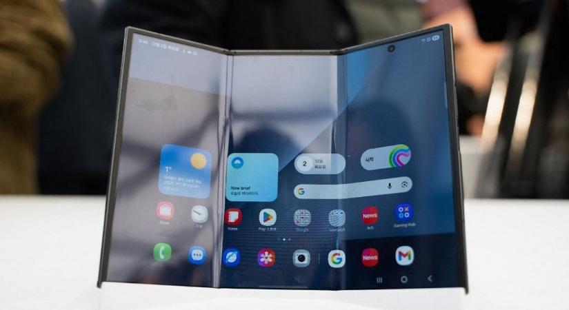 Szupertelefont mutatott be a Samsung, ilyet eddig egyedül Kína tudott: hajmeresztő az ára, Magyarországon is várják – videó