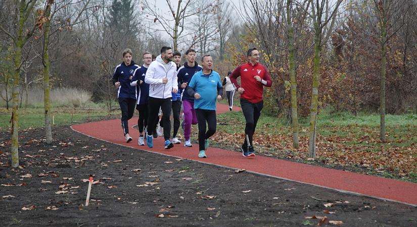 Találkozási pont és közösségi tér is a józsai futópálya – videóval