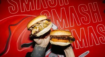 A burger, amiért érdemes letérni a körútról – Olcsó és minőségi smashburgerező a Wesselényi utcában