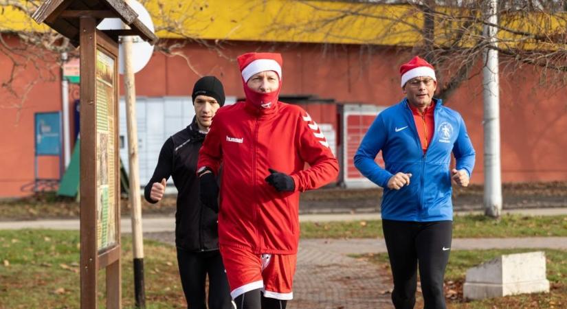 Ötödször rendezik meg a jótékonysági Mikulás Futást Komáromban – idén is segíthet bárki