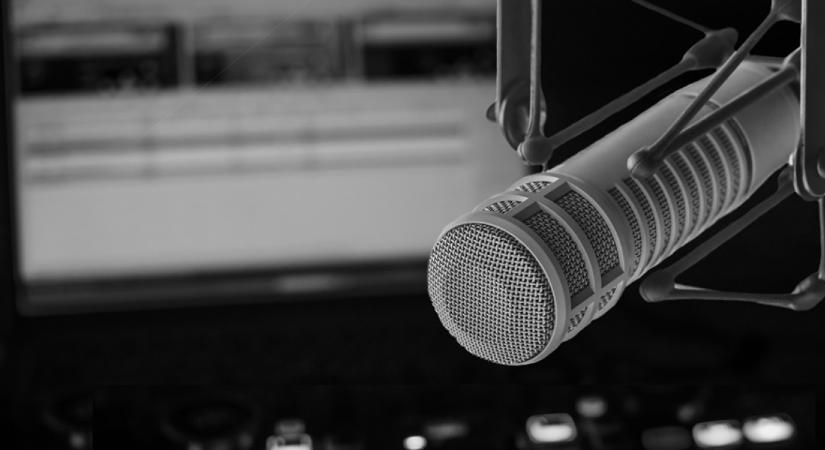 Hiába kérlelte a gyorshajtó sofőrt, hogy lépjen a fékre: 25 éve szenvedett halálos autóbalesetet a magyar szinkron egyik legnagyobb legendája