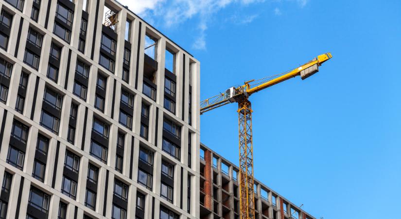 Új rozsdaövezeteket és hét lakótelepet nyilvánított kiemelt beruházássá a kormány