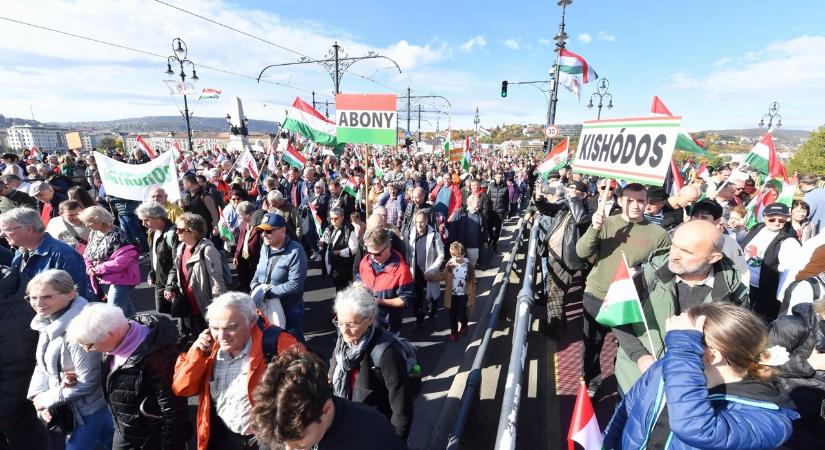 Stabilan vezet a Fidesz, üvegplafon a Tisza felett