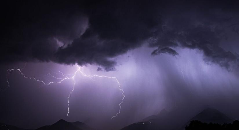 Kerékpározás közben ért villámcsapás egy 36 éves apát, azonnal meghalt