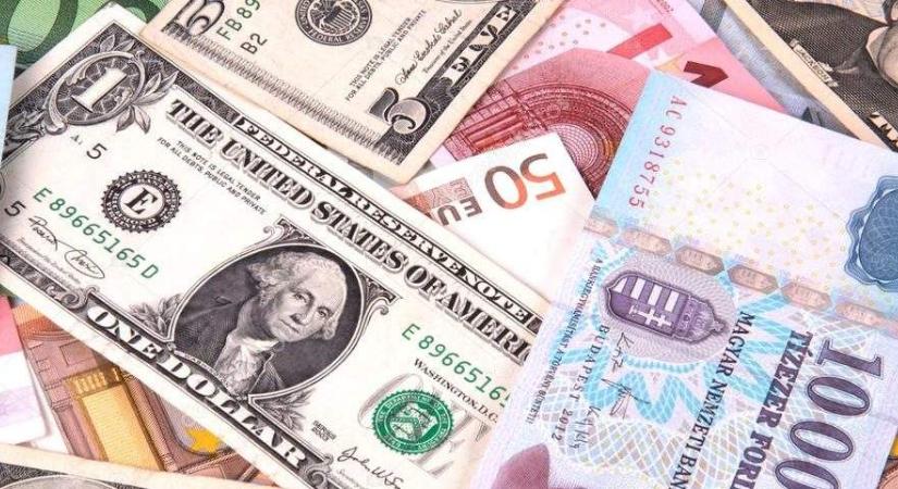 Hogyan váltsunk olcsón devizát itthon és külföldön?