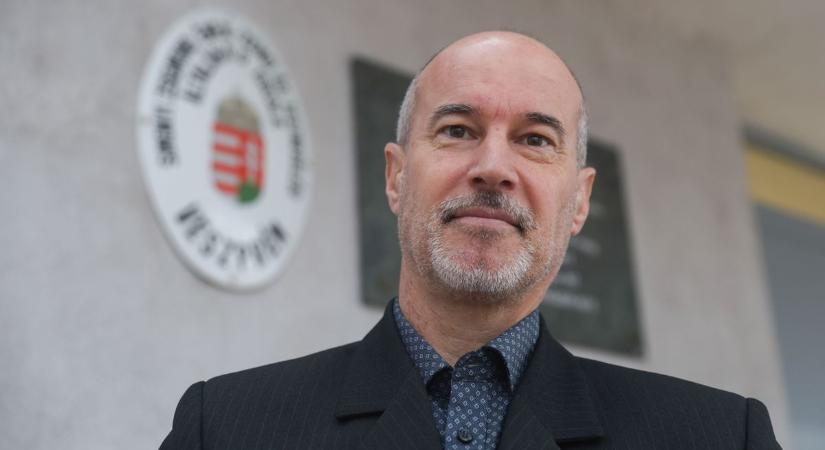 Csendben szárnyal a veszprémi iskolák szürke eminenciása