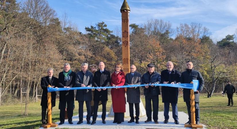 A Türk Államok és Magyarország alapjogi összefogását szimbolizáló emlékművet emelt a Szombathelyi Erdészeti Zrt.