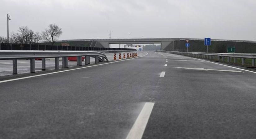 100 ezer forintra nő a bírság összege: új, a közlekedést érintő szabály jön 2026-tól