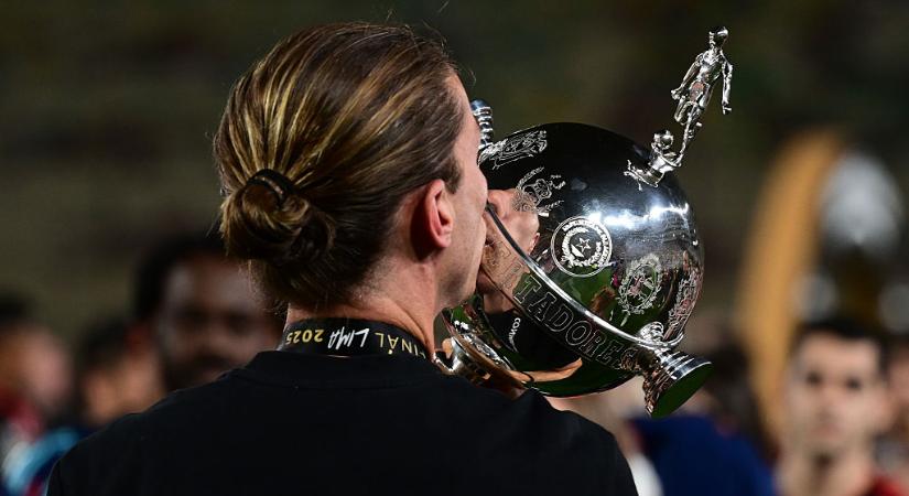 Brazília: alig két év alatt csodát tett Filipe Luis!