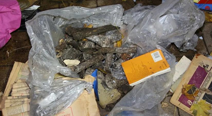 Mutatjuk a fotókat a Budapesten utcára dobott emberi csontokról