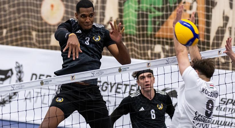 A Kazincbarcika ellen játszanak a DEAC férfi röplabdásai