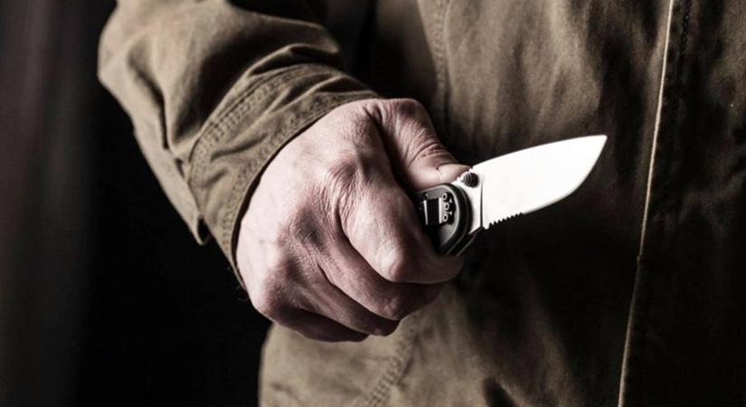 „Levágom a fejedet, te büdös cigány!” Késsel fenyegette haragosát a zalai férfi
