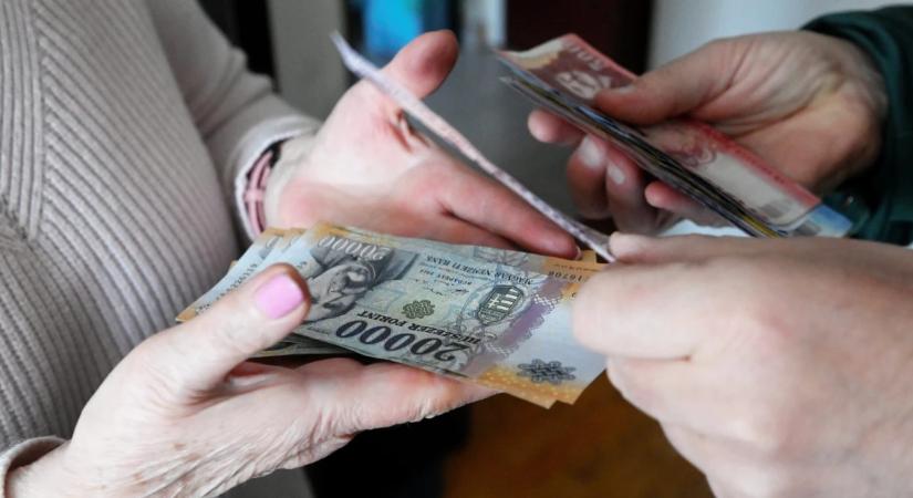 Több százezer forintot kaphat, aki év végéig önkéntes nyugdíjszámlát nyit, mutatjuk, hogyan